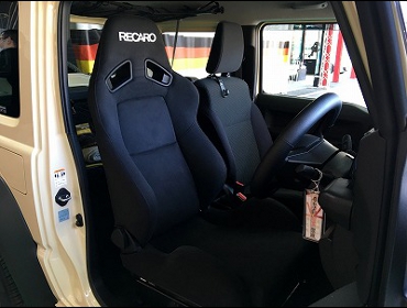 SUZUKI�@�W���j�[�@�V�G���@JB74W�i2020�N�j�@�Ɂ@RECARO�i���J���j�@SR-7�@KK100�@BK�@�V�[�g�q�[�^�[�t���@����