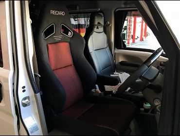 SUZUKI�@�G�u���B�@�o���@DA17V�i2018�N�j�@�Ɂ@RECARO�i���J���j�@SR-7F�@GK100�@BK/RED�@A/R�@����