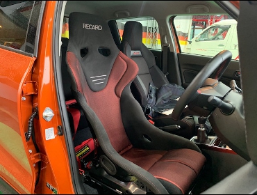 SUZUKI�@�X�C�t�g�@ZC33�i2020�N�j�@�Ɂ@RECARO�i���J���j�@RS-G�@GK�@BK/RED�@����