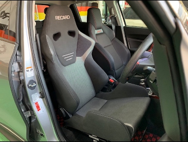 SUZUKI�@�X�C�t�g�X�|�[�c�@ZC33S�i2020�N�j�@�Ɂ@RECARO�i���J���j�@SR-6�@GK100S�@BK/�V���o�[�@����