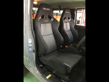 SUZUKI�@�W���j�[�@JB64W�i2021�N�j�@�Ɂ@RECARO�i���J���j�@SR-7�@GK100�@BK/SIL�@�V�[�g�q�[�^�[�t���@�~���E�@����