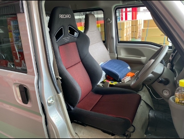 SUZUKI�@�G�u���B�o���@DA17V�@�Ɂ@RECARO�i���J���j�@SR-7F�@GK100�@BK/RED�@����