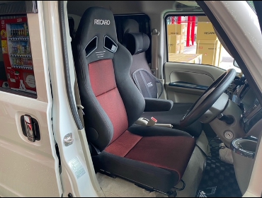 SUZUKI�@�G�u���B�@DA17V�i2019�N�j�@�Ɂ@RECARO�i���J���j�@SR-7F�@GK100�@BK/RED�@�A�[�����X�g�t���@����