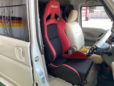 SUZUKI�@�G�u���B���S���@DA17W�i2016�N�j�@�Ɂ@RECARO�i���J���j�@SR-7�@GU100�@RED�@����