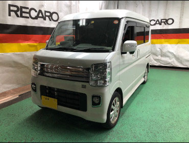 SUZUKI�@�G�u���B���S���@DA17W�i2018�N�j�@�Ɂ@RECARO�i���J���j�@SR-7F�@GU100�@BK/BK�@����