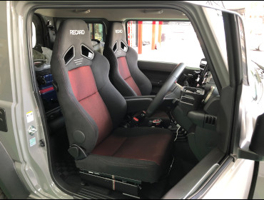 SUZUKI�@�W���j�[�V�G���@JB74�@�Ɂ@RECARO�i���J���j�@�Ɂ@SR-7F�@GK100�@BK/RED�@���ʃV���[�g���H�@�V�[�g�q�[�^�[�t���@����