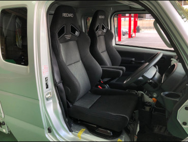 SUZUKI�@�L�����[�@DA16T�i2019�N�j�@�Ɂ@RECARO�i���J���j�@SR-7F�@GK100�@BK/SIL�@�~���E�@����