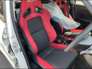 SUZUKI�@�X�C�t�g�X�|�[�c�@ZC33S�i2022�N�j�@�Ɂ@RECARO�i���J���j�@SR-7F�@GU100H�@RED�@�V�[�g�q�[�^�[�t���@�~���E�@����