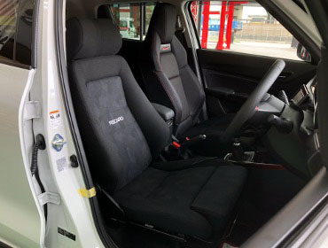 SUZUKI�@�X�C�t�g�X�|�[�c�@ZC33S�i2022�N�j�@�Ɂ@RECARO�i���J���j�@�G���S���hMV�@BK�@�V�[�g�q�[�^�[�t���@����