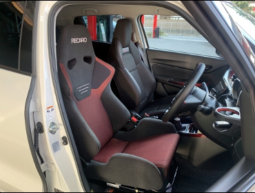 SUZUKI�@�X�C�t�g�@ZC33S�i2020�N�j�@�Ɂ@RECARO�i���J���j�@SR-6�@GK100S�@BK/RED�@�V�[�g�q�[�^�[�t���@����