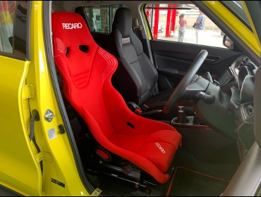 SUZUKI�@�X�C�t�g�X�|�[�c�@ZC33S�i2020�N�j�@�Ɂ@RECARO�i���J���j�@RS-GS�@RED�@����