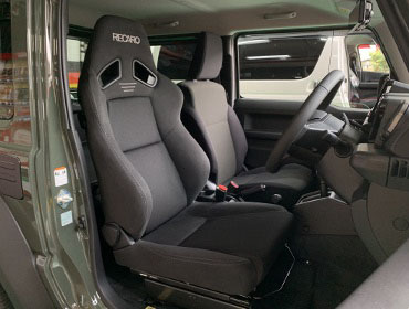 SUZUKI�@�W���j�[�@JB74W�i2022�N�j�@�Ɂ@RECARO�i���J���j�@SR-7F�@GK100�@BK/BK�@�V�[�g�q�[�^�[�t���@����