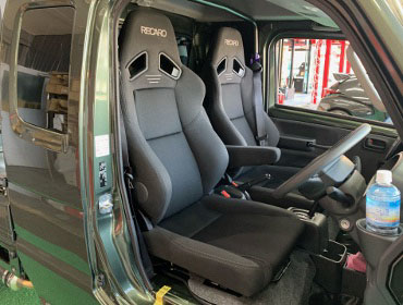 SUZUKI�@�X�[�p�[�L�����[�@DA16T�@�Ɂ@RECARO�i���J���j�@SR-7F�@GK100�@BK/BK�@�~���E�@����