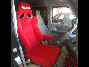 SUZUKI�@�G�u���B�@DA17�i2020�N�j�@�Ɂ@RECARO�i���J���j�@SR-7F�@KK100�@RED�@����