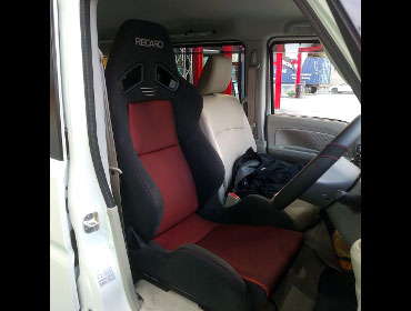 SUZUKI�@�G�u���B���S���@DA17W�i2022�N�j�@�Ɂ@RECARO�i���J���j�@SR-7�@GK100�@BK/RED�@����