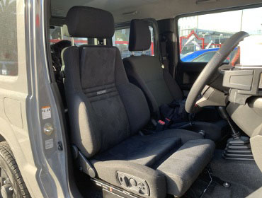 SUZUKI�@�W���j�[�@JB64�@�Ɂ@RECARO�i���J���j�@�I���\�y�hAN220HV�@BK�@����