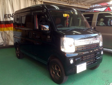 SUZUKI�@�G�u���B�@DA17V�i2019�N�j�@�Ɂ@RECARO�i���J���j�@SR-7F�@GK100�@BK/RED�@����