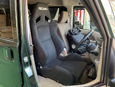 SUZUKI�@�G�u���B�@DA17V�i2019�N�j�@�Ɂ@RECARO�i���J���j�@SR-7�@KK100 BK�@����
