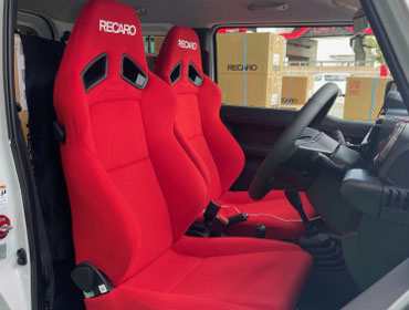SUZUKI�@�W���j�[�@�V�G���@JB74�i2023�N�j�@�Ɂ@RECARO�i���J���j�@SR-7F�@KK100�@RED�@�~���E�@����