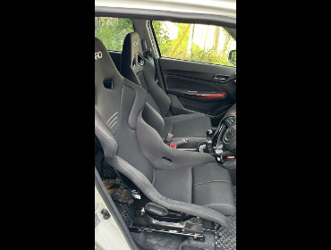 SUZUKI�@�X�C�t�g�X�|�[�c�@ZC33S�@�Ɂ@RECARO�i���J���j�@RS-G�@GK�@BK/BK�@���@SR-7F�@GK100�@BK/BK�@����