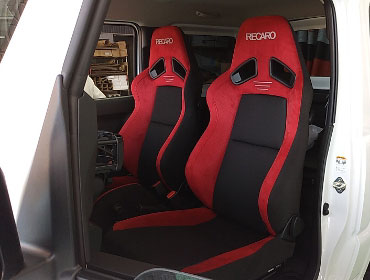 SUZUKI�@�W���j�[�@JB64�i2023�N�j�@�Ɂ@RECARO�i���J���j�@SR-7�@GU100H�@RED�@�V�[�g�q�[�^�[�t���@���@SR-7F�@GU100H�@RED�@�V�[�g�q�[�^�[�t���@����