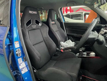 SUZUKI�@�X�C�t�g�X�|�[�c�@ZC33S�i2021�N�j�@�Ɂ@RECARO�i���J���j�@SR-7�@GU100H�@BK/BK�@����