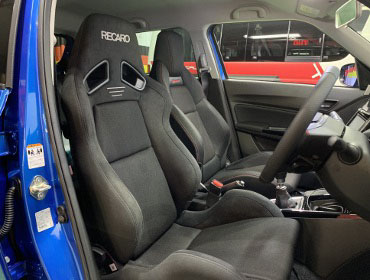 SUZUKI�@�X�C�t�g�X�|�[�c�@ZC33S�@�Ɂ@RECARO�i���J���j�@SR-7�@GU100H�@BK�@�V�[�g�q�[�^�[�t���@����