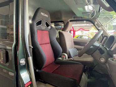 SUZUKI�@�G�u���B�@HBD-DA17V�i2021�N�j�@�Ɂ@RECARO�i���J���j�@SR-7F�@GK100�@BK/RED�@����