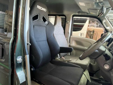 SUZUKI�@�G�u���B�@DA17V�i2023�N�j�@�Ɂ@RECARO�i���J���j�@SR-7F�@KK100�@BK�@�A�[�����X�g�t���@����