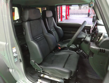 SUZUKI�@�W���j�[�V�G���@JB74W�i2023�N�j�@�Ɂ@RECARO�i���J���j�@�I���\�y�hDL220HV�@�~���E�@����