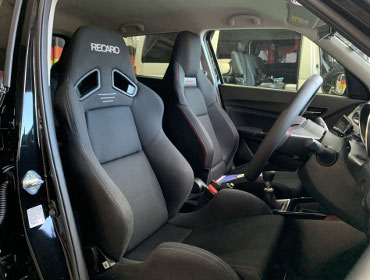 SUZUKI�@�X�C�t�g�X�|�[�c�@ZC33S�i2023�N�j�@�Ɂ@RECARO�i���J���j�@SR-7�@GK100 BK/BK�@����