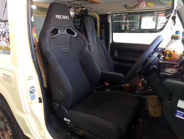 SUZUKI�@�W���j�[�@JB64W�i2020�N�j�@�Ɂ@RECARO�i���J���j�@SR-C�@BK100H BK/BK�@A/R �@�V�[�g�q�[�^�[�t���@����