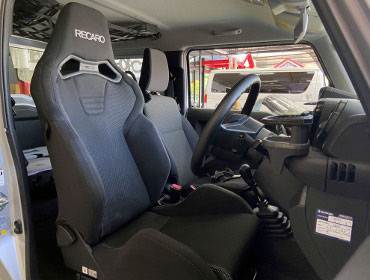 SUZUKI�@�W���j�[�@JB64W�i2019�N�j�@�Ɂ@RECARO�i���J���j�@SR-S�@BK100H�@����