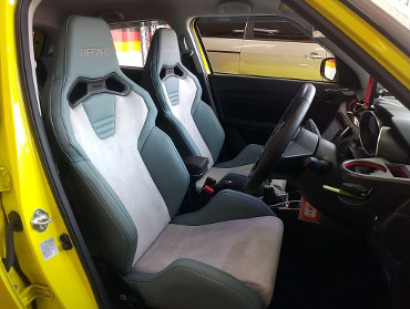 SUZUKI�@�X�C�t�g�X�|�[�c�@ZC33S�i2023�N�j�@�Ɂ@RECARO�i���J���j�@SR-S�@UT100�@�T�[�W�O���C�@�~���E�@����