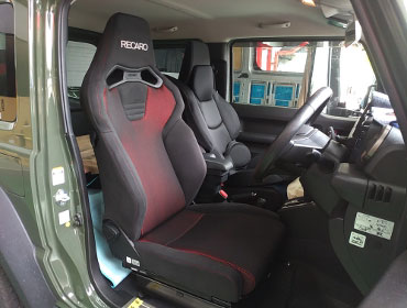 SUZUKI�@�W���j�[�V�G���@3BA-JB74W�i2020�N�j�@�Ɂ@RECARO�i���J���j�@SR-C�@BK100�@BK/RED�@����