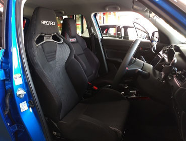 SUZUKI�@�X�C�t�g�X�|�[�c�@ZC33S�i2024�N�j�@�Ɂ@RECARO�i���J���j�@SR-S�@BK100�@BK/SIL���b�V���@����