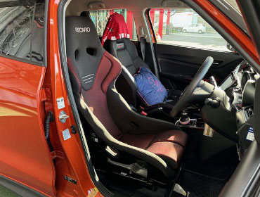 SUZUKI�@�X�C�t�g�@ZC33S�i2023�N�j�@�Ɂ@RECARO�i���J���j�@TS-G�@GK�@BK/RED�@�V�[�g�q�[�^�[�t���@����