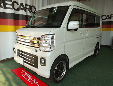 SUZUKI�@�G�u���B���S���@DA17�i2023�N�j�@�Ɂ@RECARO�i���J���j�@SR-C�@UT100H�@A/R�@�T�[�W�O���C�@�A�[�����X�g�t���@����