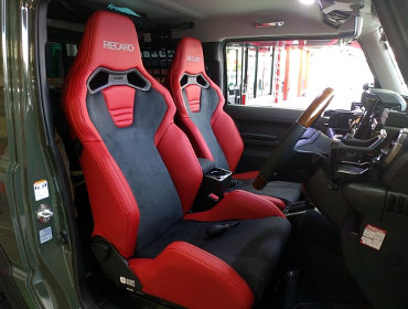 SUZUKI�@�W���j�[�@JB64W�@4�^�i2024�N�j�@�Ɂ@RECARO�i���J���j�@SR-S�@UT100H�@RED�@�V�[�g�q�[�^�[�t���@���@SR-C�@UT100H�@RED�@�V�[�g�q�[�^�[�t���@����