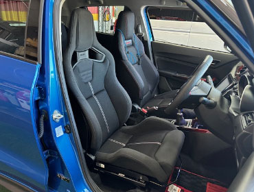 SUZUKI�@�X�C�t�g�X�|�[�c�@ZC33S�i2023�N�j�@�Ɂ@RECARO�i���J���j�@�X�|�[�c�X�^�[�@GK100H�@BK/BK�@����