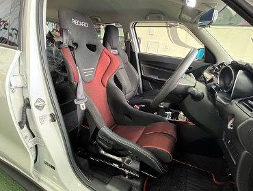 SUZUKI�@�X�C�t�g�X�|�[�c�@ZC33S�i2022�N�j�@�Ɂ@RECARO�i���J���j�@RS-G�@GK�@BK/RED�@�V�[�g�q�[�^�[�t���@����