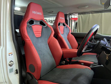 SUZUKI�@�W���j�[�V�G���@JB74W�i2024�N�j�@�Ɂ@RECARO�i���J���j�@SR-C�@UT100H A/R�@RED�@�V�[�g�q�[�^�[�t���@�~���E�@����