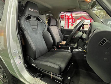 SUZUKI�@�W���j�[�@JB23�@�Ɂ@RECARO�i���J���j�@SR-C�@UT100�@BK�@����