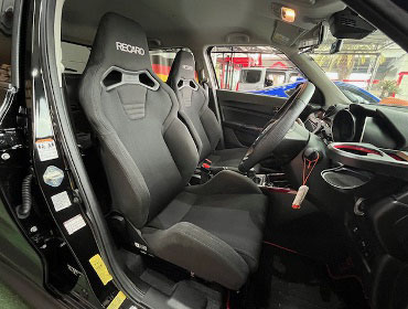 SUZUKI�@�X�C�t�g�X�|�[�c�@ZC33S�i2024�N�j�@�Ɂ@RECARO�i���J���j�@SR-S�@BK100�@BK/BK�@���@SR-C�@BK100�@BK/BK�@����
