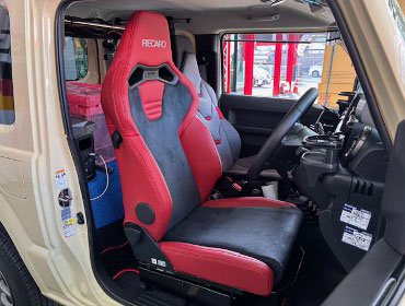 SUZUKI�@�W���j�[�@JB64W�i2018�N�j�@�Ɂ@RECARO�i���J���j�@SR-C�@UT100H�@RED�@�V�[�g�q�[�^�[�t���@����
