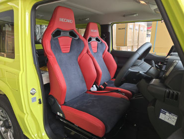 SUZUKI�@�W���j�[�@JB64W�i2025�N�j�@�Ɂ@RECARO�i���J���j�@SR-C�@UT100H�@RED�@�V�[�g�q�[�^�[�t���@�~���E�@����