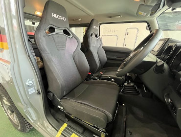 SUZUKI�@�W���j�[�@JB64�i2025�N�j�@�Ɂ@RECARO�i���J���j�@SR-C�@BK�@BK/BK�@�~���E�@����