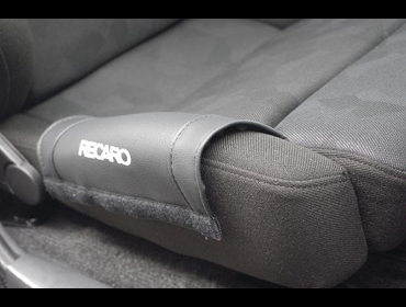 �T�C�h�v���e�N�^�[