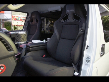 RECARO�i���J���V�[�g�j�@TOYOTA�@�n�C�G�[�X�@200�n��RECARO�i���J���j�@SR-7F Lassic�i���V�b�N�j�@BK/RED�@�~2�r�@����
