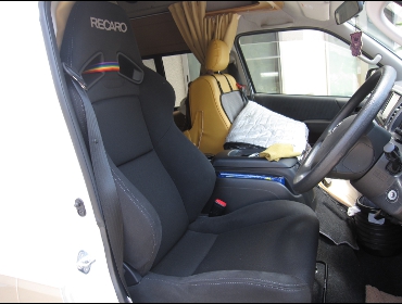RECARO�i���J���V�[�g�j�@TOYOTA�@�n�C�G�[�X�@�L�����s���O�����ԁ@TRH226K��RECARO�i���J���j�@SR-7F SK100 BK�@����